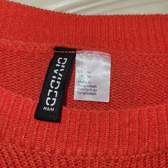 Very cute red H&M sweater! - Picture 4 of 4